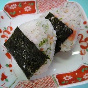 梅干し・胡麻・あおさ海苔のおにぎり